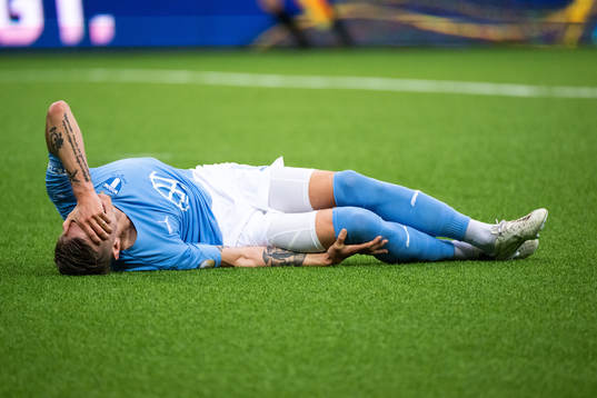 Malmö FFs Sören Rieks har ont