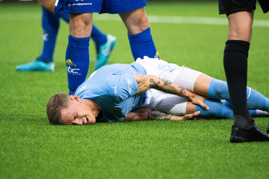 Malmö FFs Sören Rieks har ont