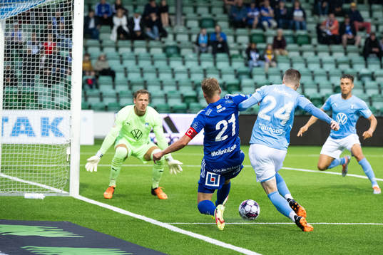 Sundsvalls Pontus Engblom och Malmö FFs Lasse Nielsen