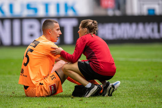 Mjällbys målvakt Samuel Brolin får vård