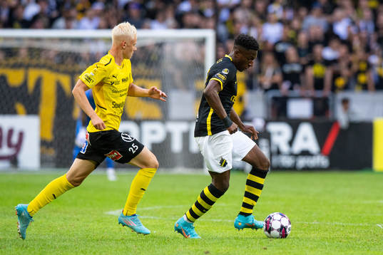 s Josafat Mendes och Mjällbys Otto Rosengren