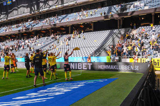 Mjällbys spelare jublar