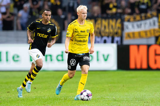 s Bilal Hussein och Mjällbys Otto Rosengren