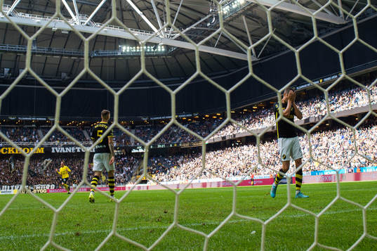s Mikael Lustig och Alexander Milosevic deppar