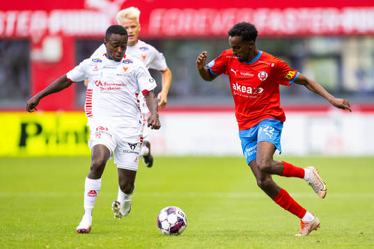 Kalmars Nahom Girmai Netabay och Helsingborgs Taha Ali