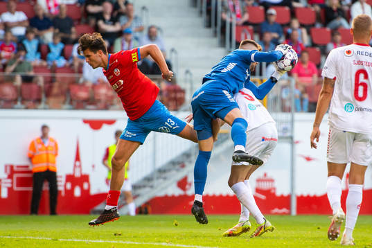 Helsingborgs Wilhelm Loeper och Kalmars målvakt Ricardo