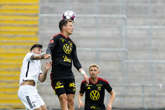 Östersunds Myroslav Mazur och Utsiktens Allan Mohideen