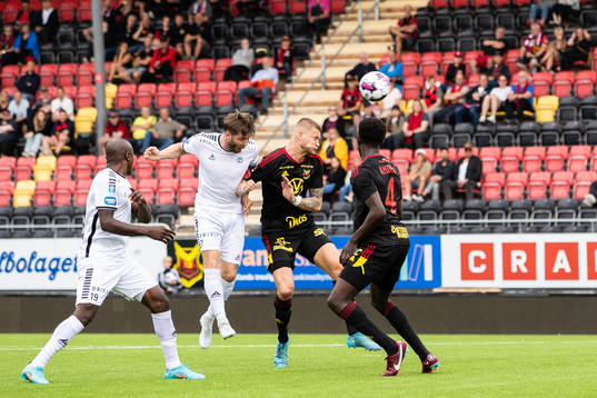 Utsiktens Karl Bohm och Östersunds Kevin Jablinski