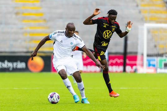 Utsiktens Nsima Peter och Östersunds Mansour Sinyan
