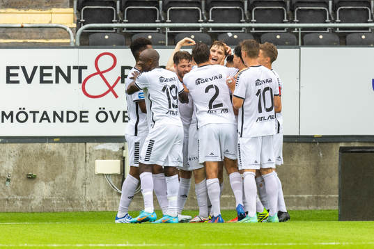 Utsiktens Jakob Hedenquist jublar med lagkamrater