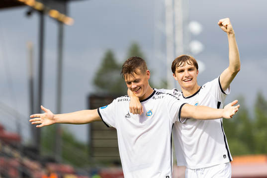 Utsiktens Albin Skoglund och Jakob Hedenquist  jublar