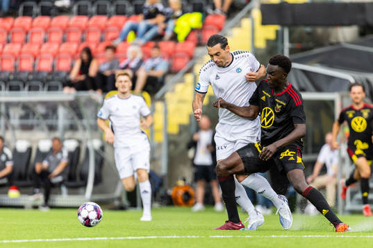 Utsiktens Jonathan Quintero Olsson och Östersunds Peter
