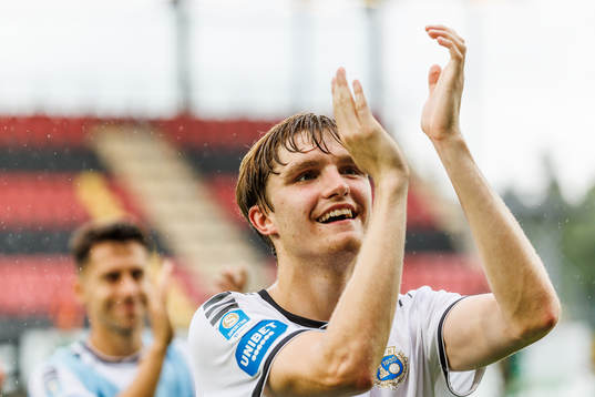 Utsiktens Jakob Hedenquist  jublar erfter  fotbollsmatchen