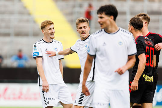 Utsiktens Markus Björkqvist i dispyt med Östersunds Felix