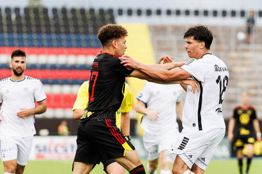 Östersunds Ziad Ghanoum i dispyt med Utsiktens William