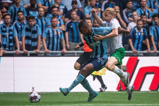 Djurgårdens Isak Hien och Hammarbys Gustav Ludwigson