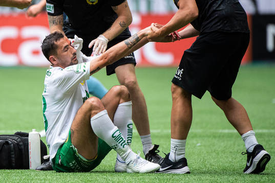 Hammarbys Loret Sadiku har ont
