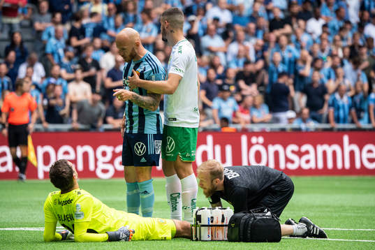 Hammarbys målvakt Davor Blazevic och Djurgårdens Magnus