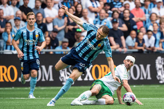 Hammarbys Loret Sadiku och Djurgårdens Piotr Johansson