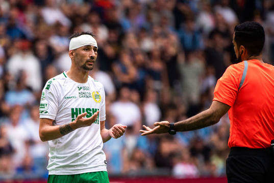 Hammarbys Loret Sadiku och domare Mohammed Al-Hakim