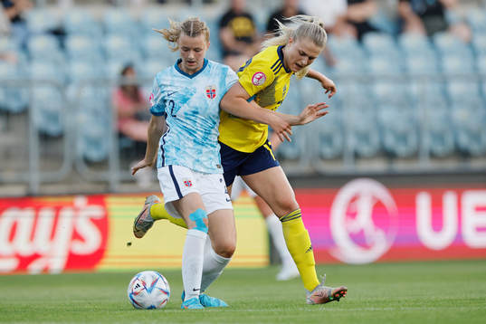 Lisa Björk  of Sweden in action against Thea Sørbo of
