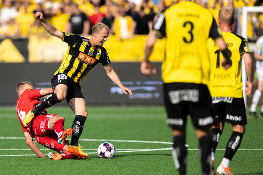 Elfsborgs Gustav Henriksson och Häckens Gustav Berggren