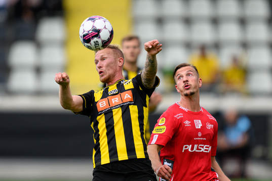 Häckens Mikkel Rygaard Jensen och Elfsborgs Simon Olsson