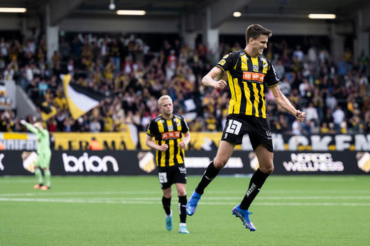 Häckens Alexander Jeremejeff jublar