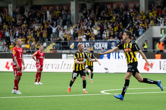 Häckens Alexander Jeremejeff jublar