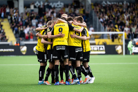 Häckens Alexander Jeremejeff jublar