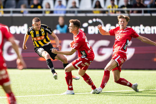 Häckens Leo Bengtsson och Elfsborgs Leo Väisänen och