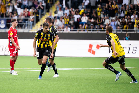 Häckens Alexander Jeremejeff jublar