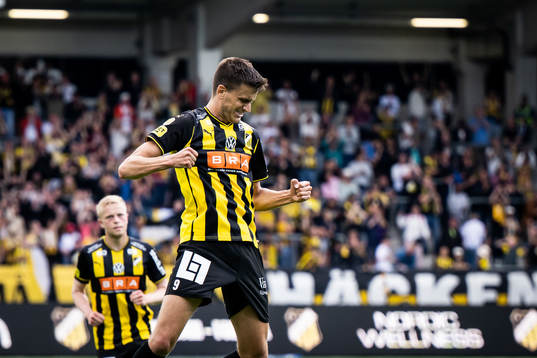 Häckens Alexander Jeremejeff jublar