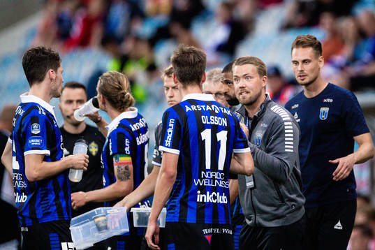 Sirius assisterande tränare Theodor Olsson med Filip Olsson