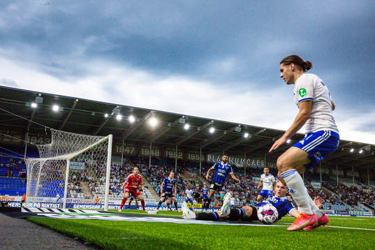 Sirius Aron Bjarnason och IFK Norrköpings Eman Markovic