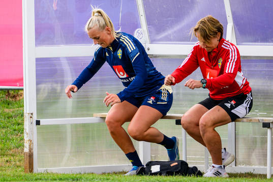 Stina Blackstenius does rehab
