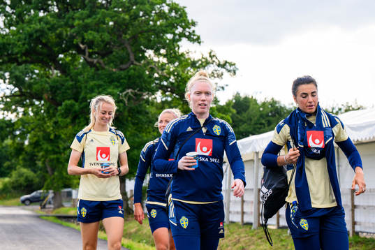 Amanda Ilestedt, goalkeeper Hedvig Lindahl, Hanna Glas and