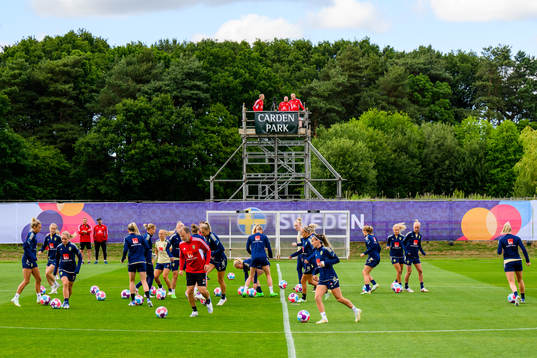 Players warm up