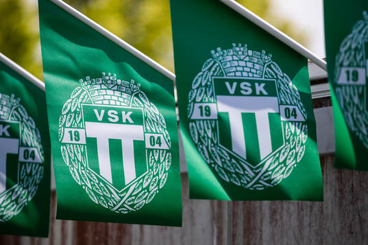 Flaggor med Västerås logga