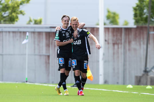Brages Christopher Redenstrand jublar
