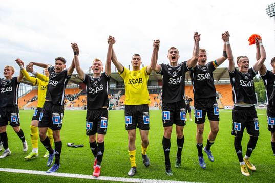 Brages spelare jublar