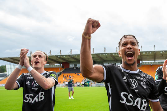 Brages Seth Hellberg jublar