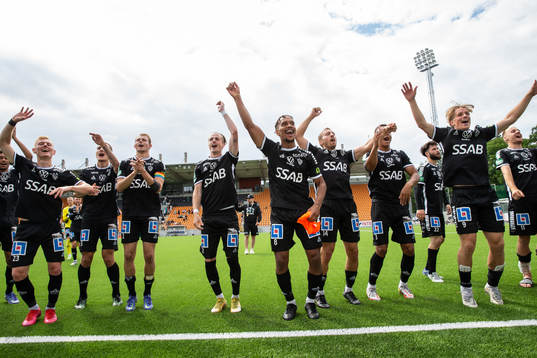 Brages spelare jublar