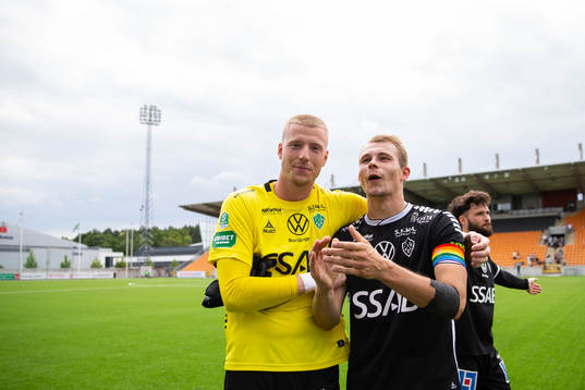 Brages målvakt Viktor Frodig och Alexander Zetterström