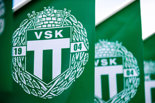 Flaggor med Västerås logga
