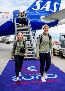 Thea Bjelde and Sophie Román Haug of the Norwegian
