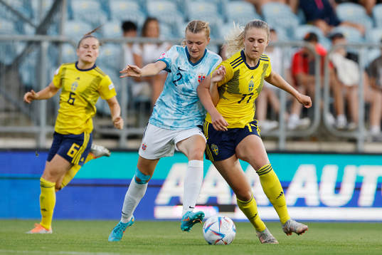 Lisa Björk of Sweden in action against Thea Sørbo of