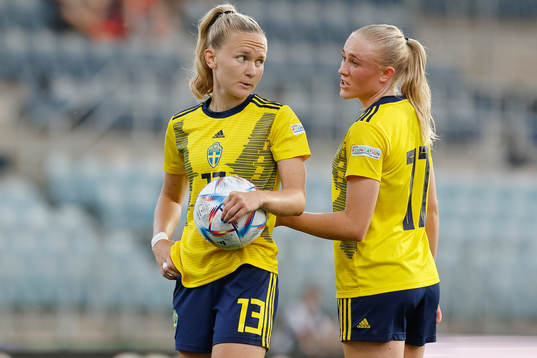 Matilda Vinberg and Emilia Bengtsson of Sweden