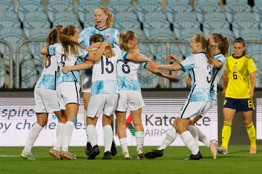 Players of Norway celebrate