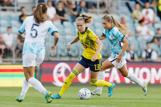 Matilda Vinberg  of Sweden in action against Selma Løvås